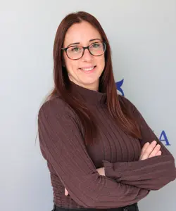Alicia Granell, experta en verificar y organizar la documentación de vehículos en Guadalajara
